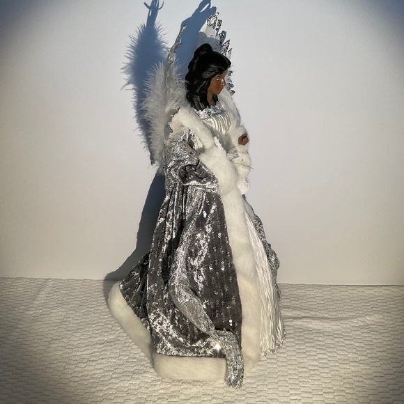 African American Angel Christmas Tree Topper - Wings Light Up - 16.5 Inch - Picture 5 of 14